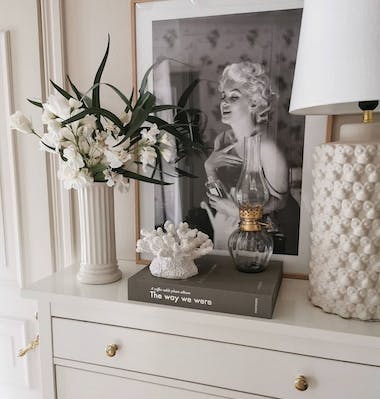 Iconic and elegant marilyn print oak frames